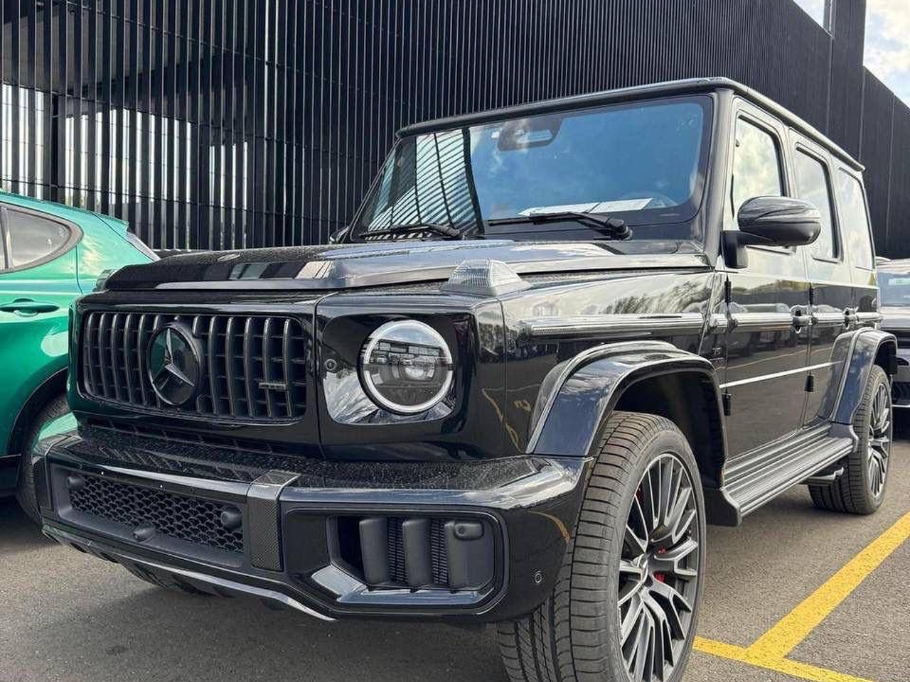 Автомобиль Mercedes-Benz G-Класс AMG II (W463) [рестайлинг] G 63 4.0 AT 4Matic (585 л.с.) AMG G 63 Чёрный 2025 