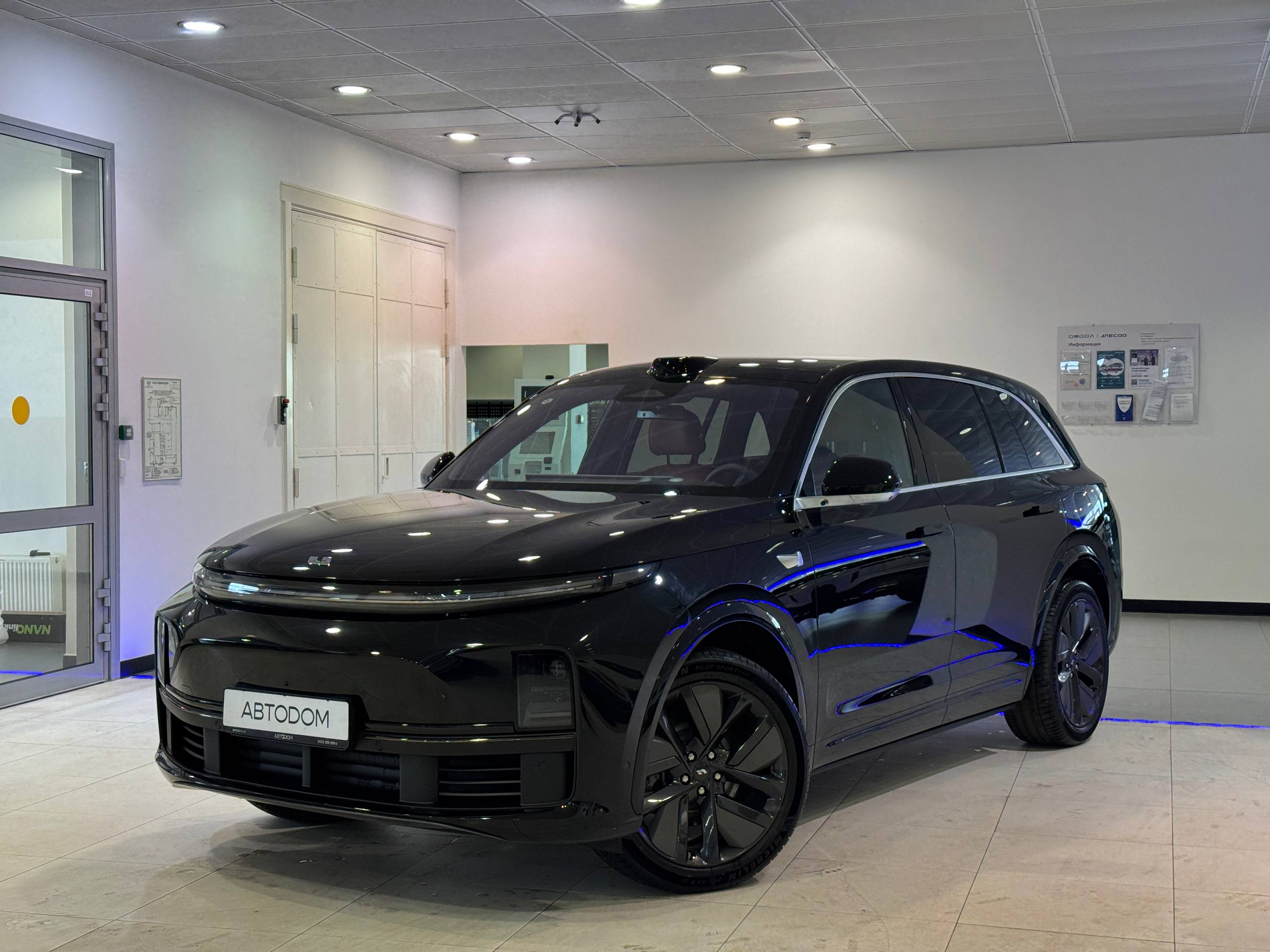 LiXiang L7 I [рестайлинг] 52.3 kWh 1.5hyb AT 4WD (449 л.с.) Ultra Чёрный 2025 
