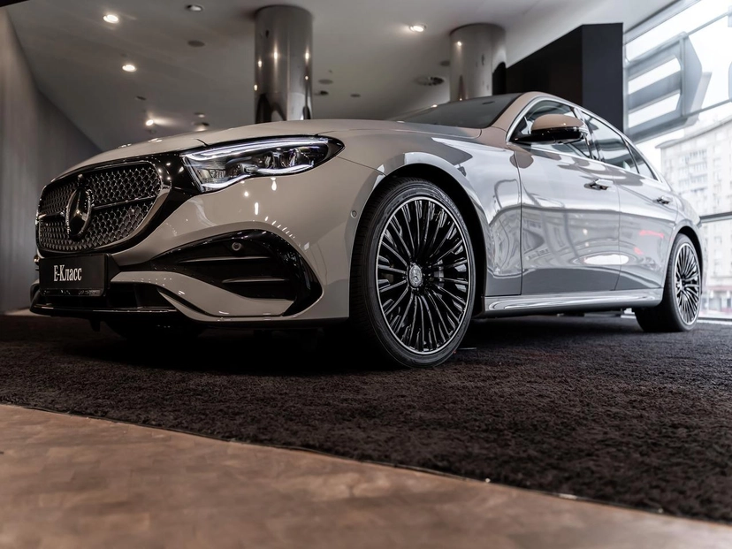 Автомобиль Mercedes-Benz E-Класс VI поколение (W214/S214) 2.0 AT 4Matic (258 л.с.) AMG Line Серый 2025