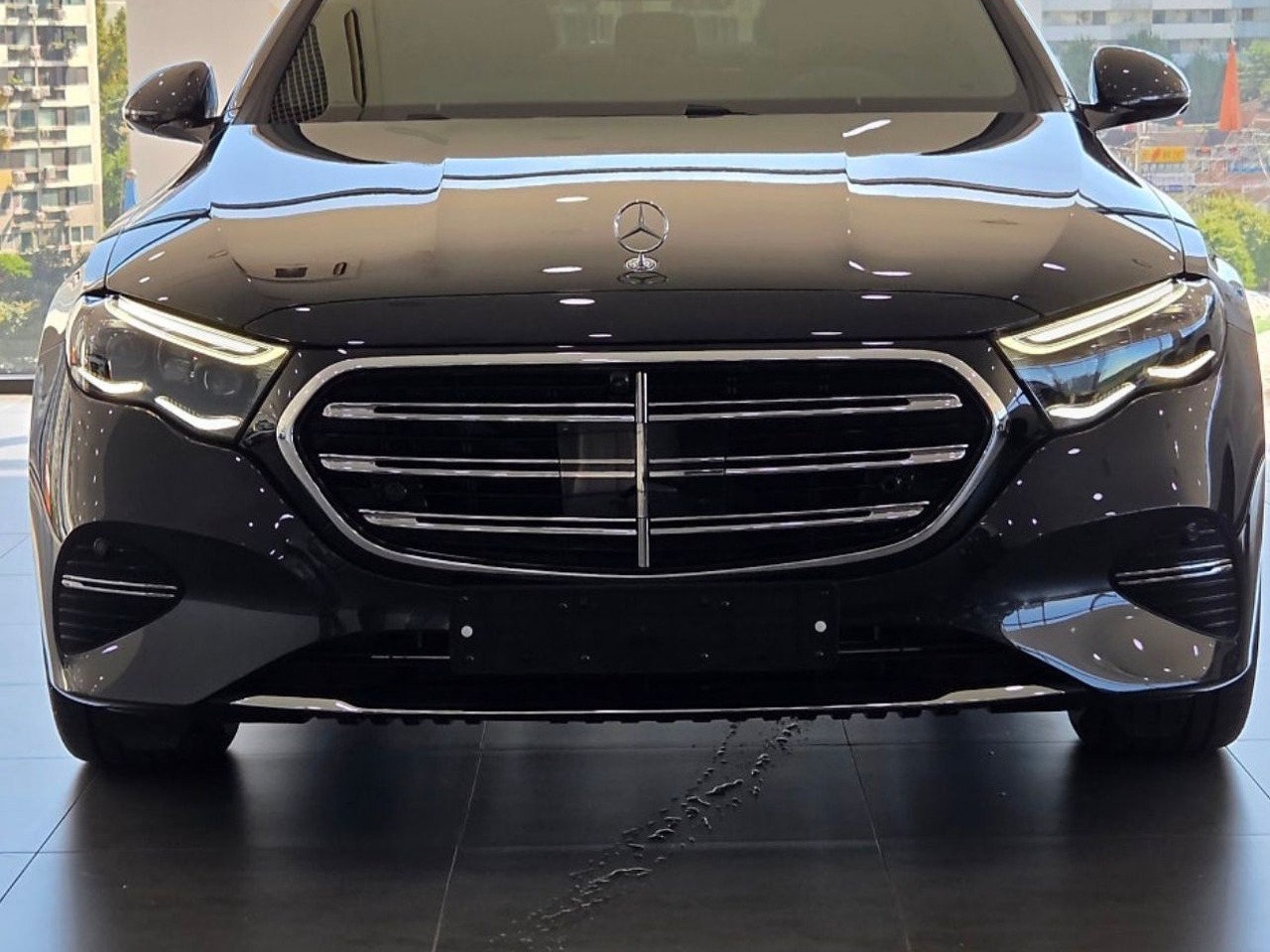 Автомобиль Mercedes-Benz E-Класс VI поколение (W214/S214) 2.0 AT 4Matic (258 л.с.) Exclusive Чёрный 2026 