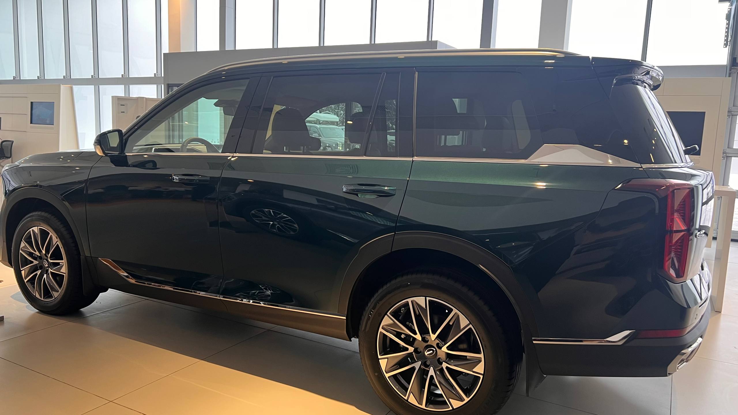 Автомобиль GAC GS8 II поколение 2.0 AT 4WD (231 л.с.) GL (5 мест) Зелёный 2025 