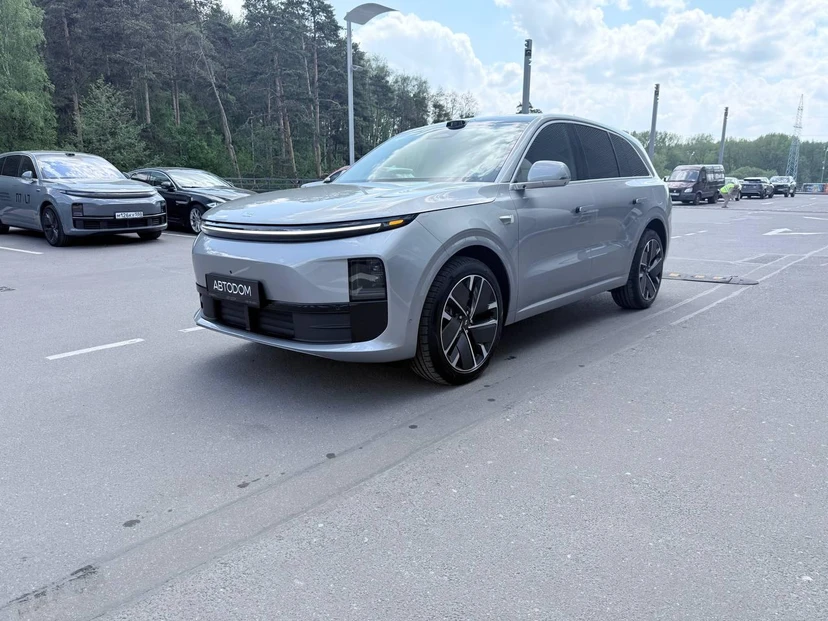 LiXiang L6 I поколение 1.5hyb AT 4WD (408 л.с.) Max Серебристый 2026