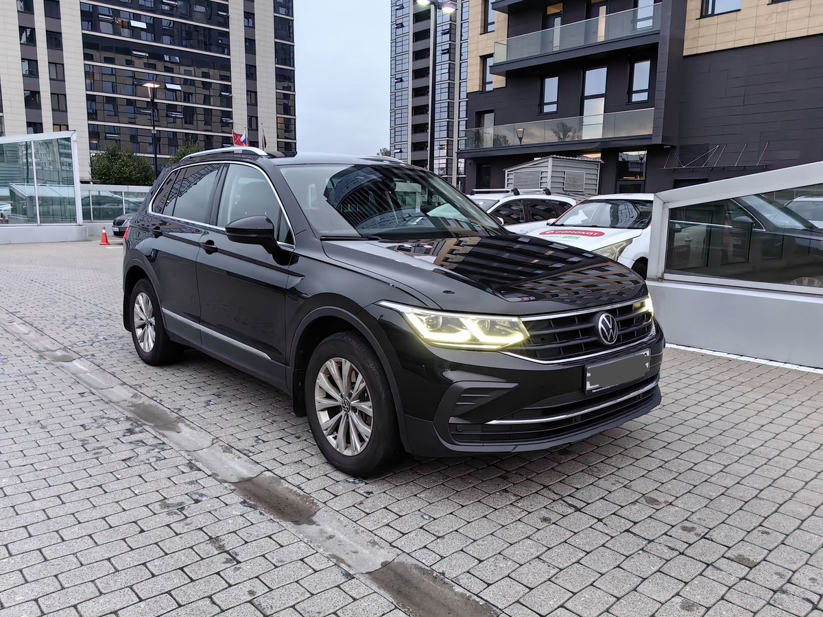 Volkswagen Tiguan II [рестайлинг] 2.0 AMT 4WD (180 л.с.) Status Чёрный 2021 с пробегом 79 604 км