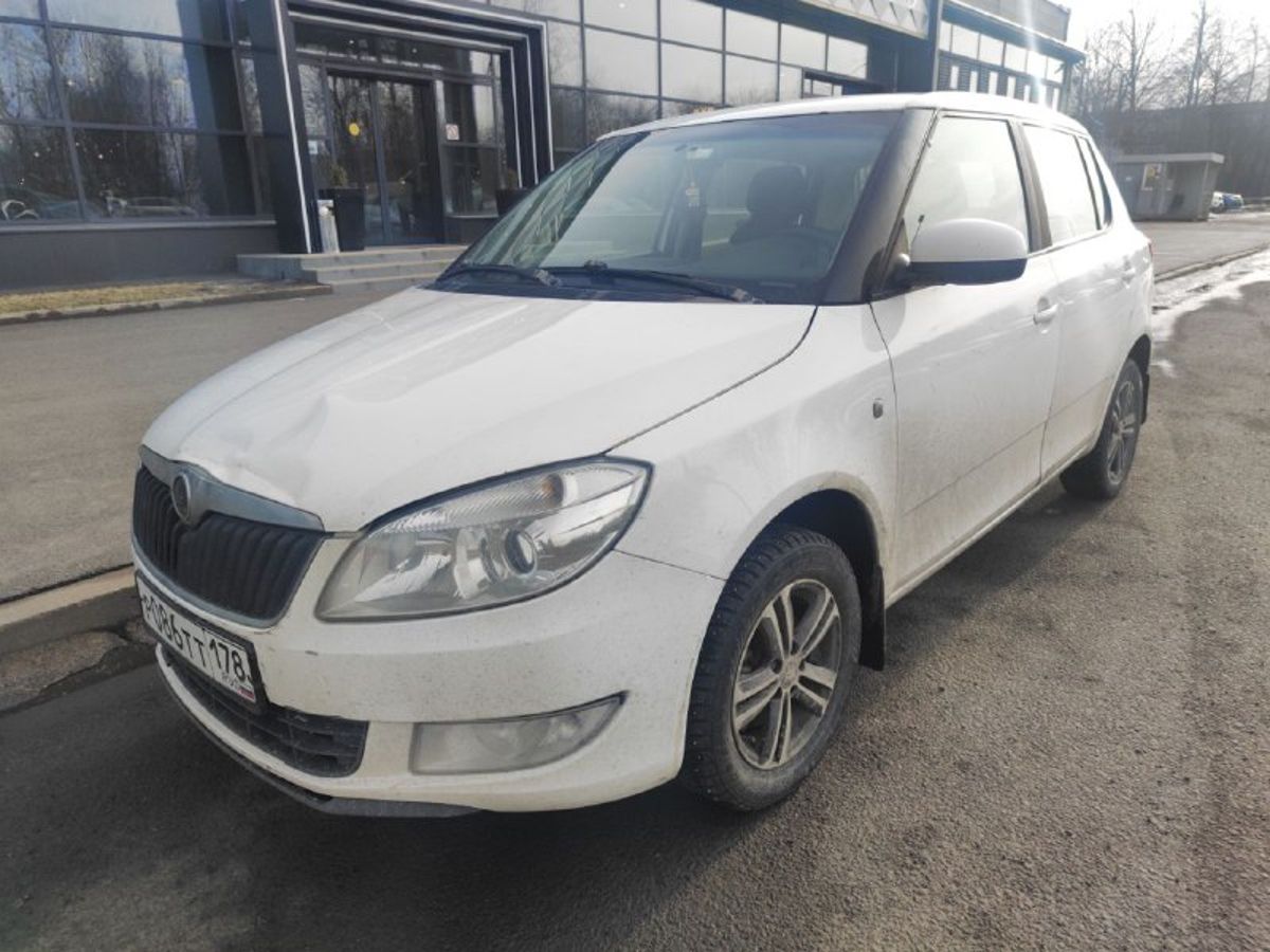 Автомобиль Skoda Fabia II (5J) [рестайлинг] 1.6 AT (105 л.с.) Elegance Белый 2014 с пробегом 226 605 км