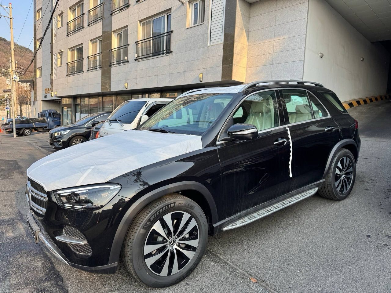 Автомобиль Mercedes-Benz GLE II (V167) [рестайлинг] 2.0 AT 4Matic (258 л.с.) Base Чёрный 2025 