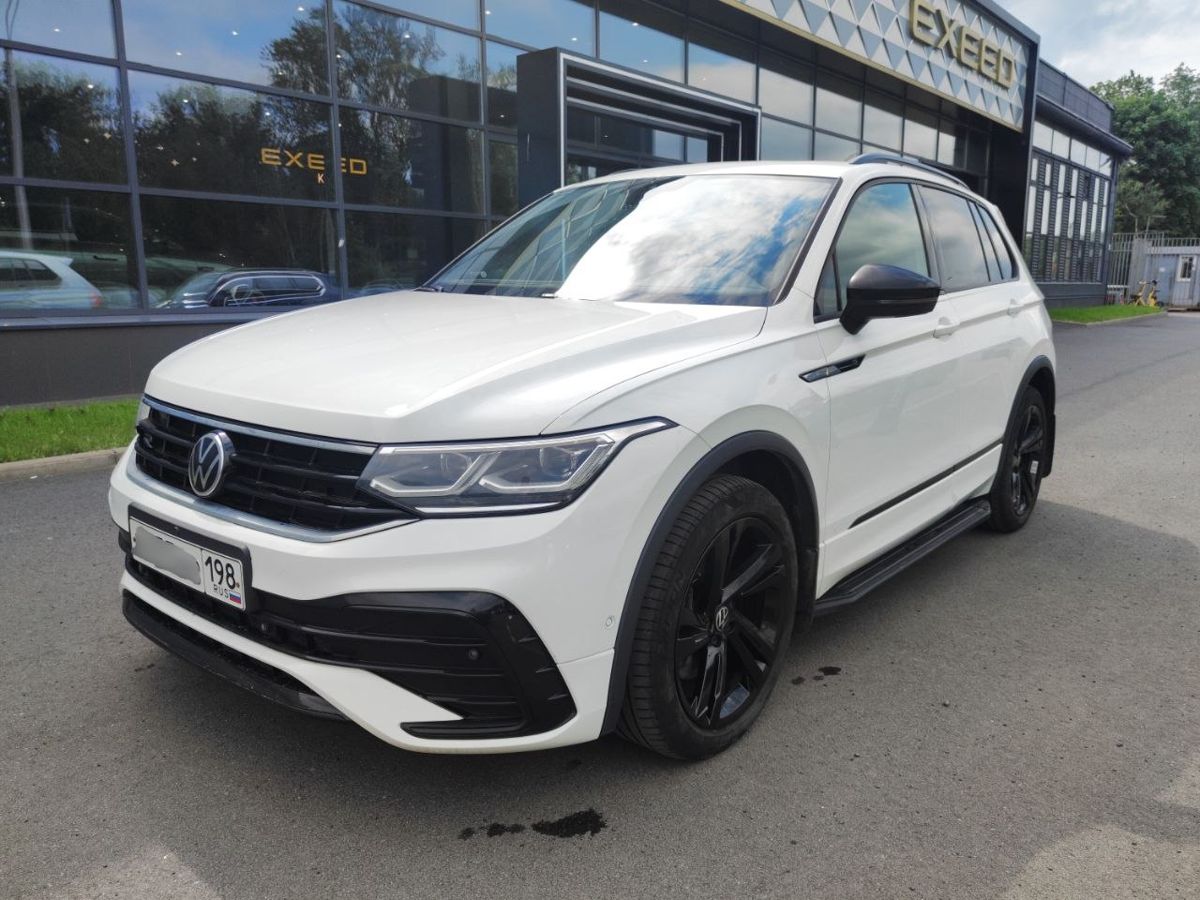Volkswagen Tiguan II [рестайлинг] 2.0 AMT 4WD (220 л.с.) R-Line Белый 2021 с пробегом 93 891 км
