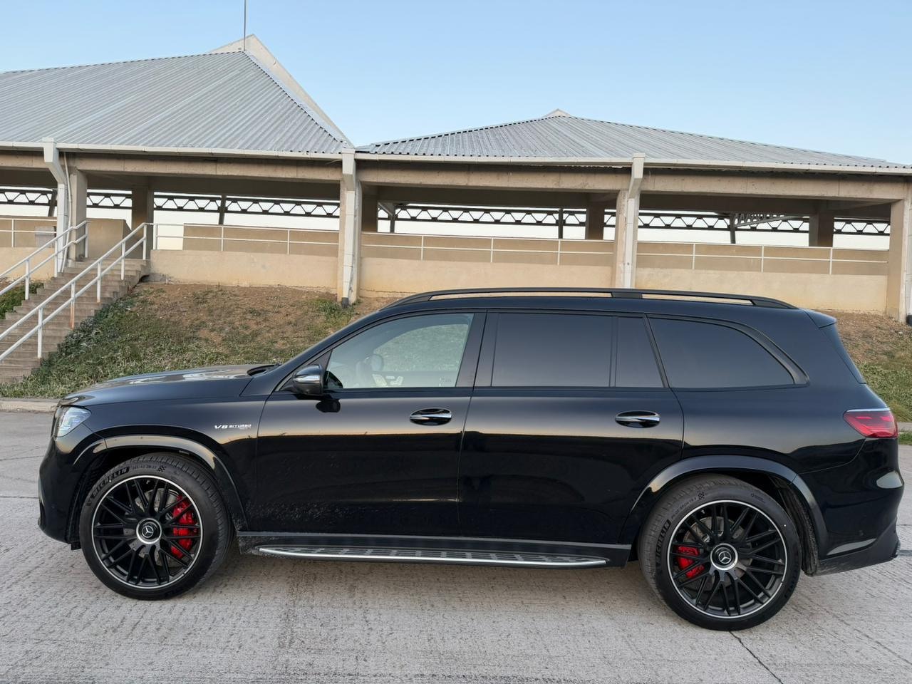 Автомобиль Mercedes-Benz GLS AMG II (X167) [рестайлинг] 4.0 AMT 4WD (612 л.с.) GLS 63 4MATIC+ Чёрный 2025 