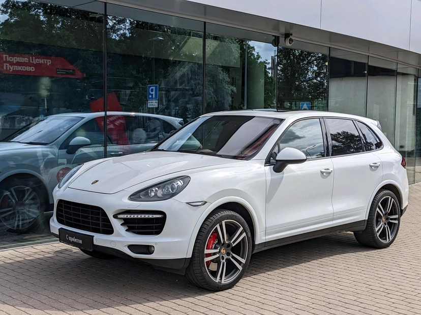 Автомобиль Porsche Cayenne II поколение (958) Turbo 4.8 AT 4WD (500 л.с.) Turbo Белый 2013 с пробегом 140 000 км