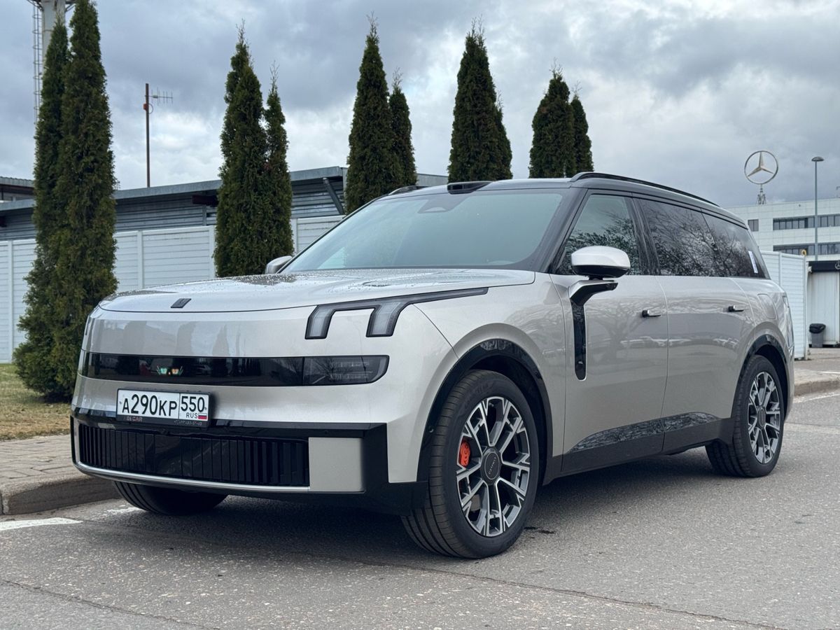 Автомобиль Lynk & Co 900 I поколение 2.0hyb AT 4WD (734 л.с.) Ultra Серый 2025 с пробегом 155 км