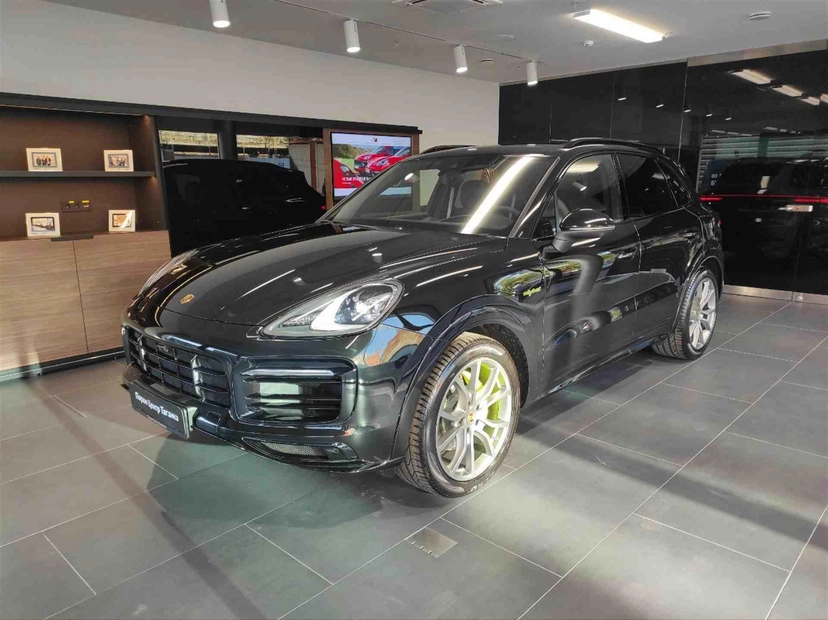 Автомобиль Porsche Cayenne III поколение 3.0hyb AT 4WD (340 л.с.) Platinum Edition Чёрный 2022