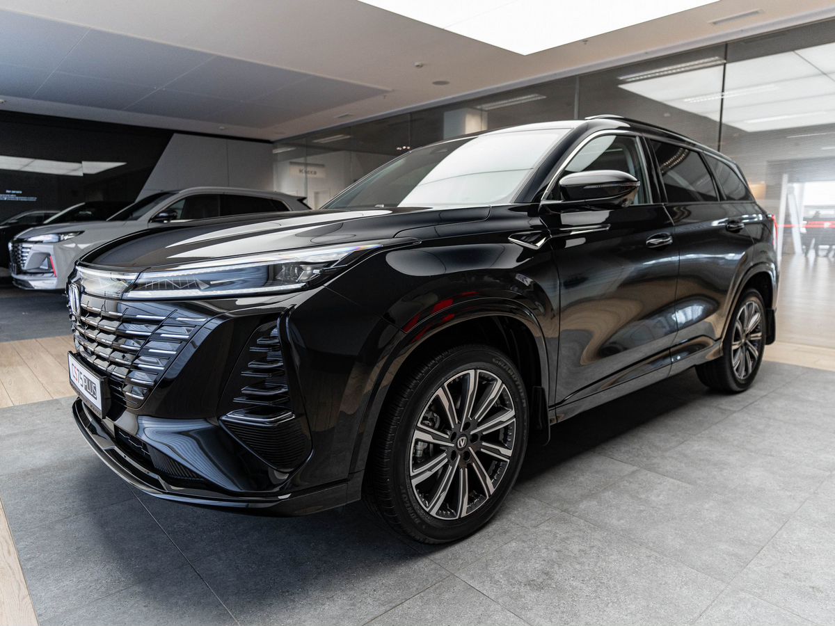 Автомобиль Changan CS75PLUS III поколение 2.0 AT (233 л.с.) Tech Чёрный 2024 