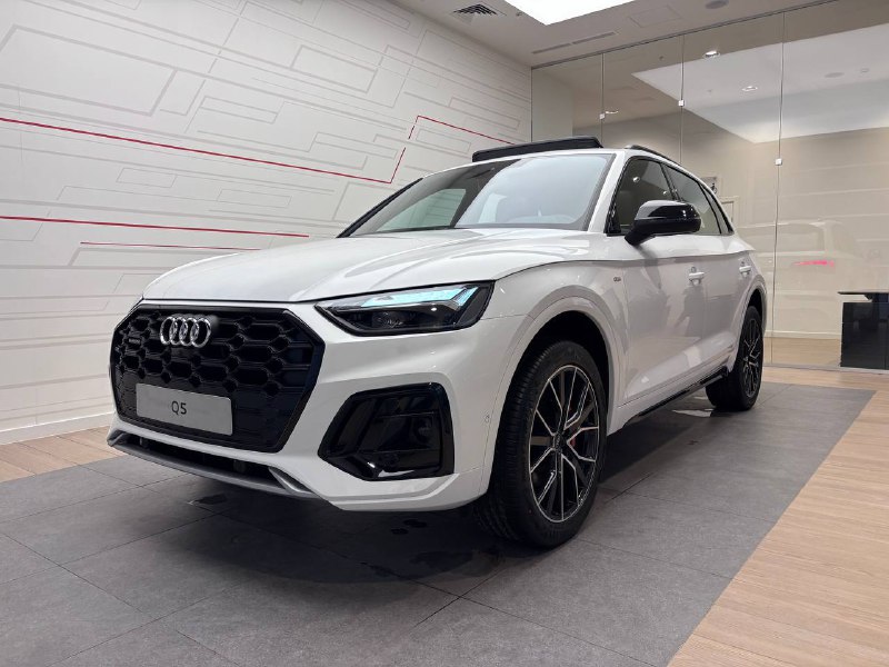 Автомобиль Audi Q5 II (FY) [рестайлинг] 2.0 AMT 4WD (245 л.с.) 45 TFSI quattro S tronic Белый 2025 