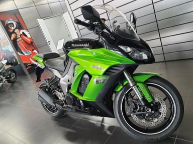 Мотоцикл Kawasaki Ninja 1000 I поколение Ninja 1000 Base Зеленый 2011 с пробегом 4450 км