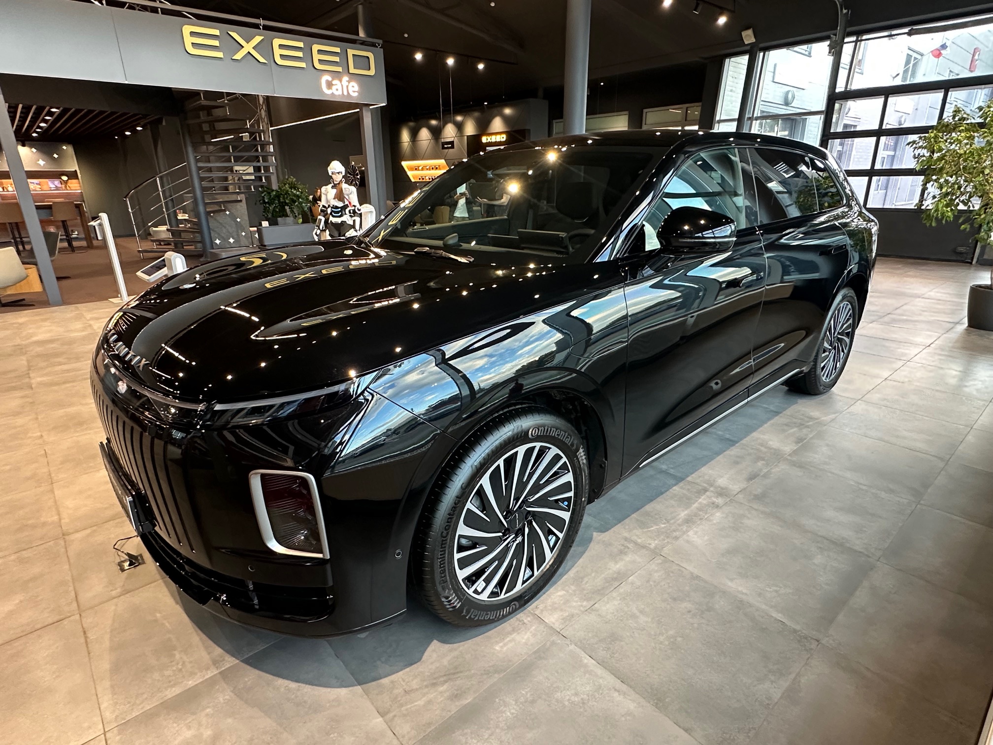 Автомобиль EXEED EXLANTIX ET I поколение 1.5hyb AT 4WD (469 л.с.) Топ Чёрный 2025 