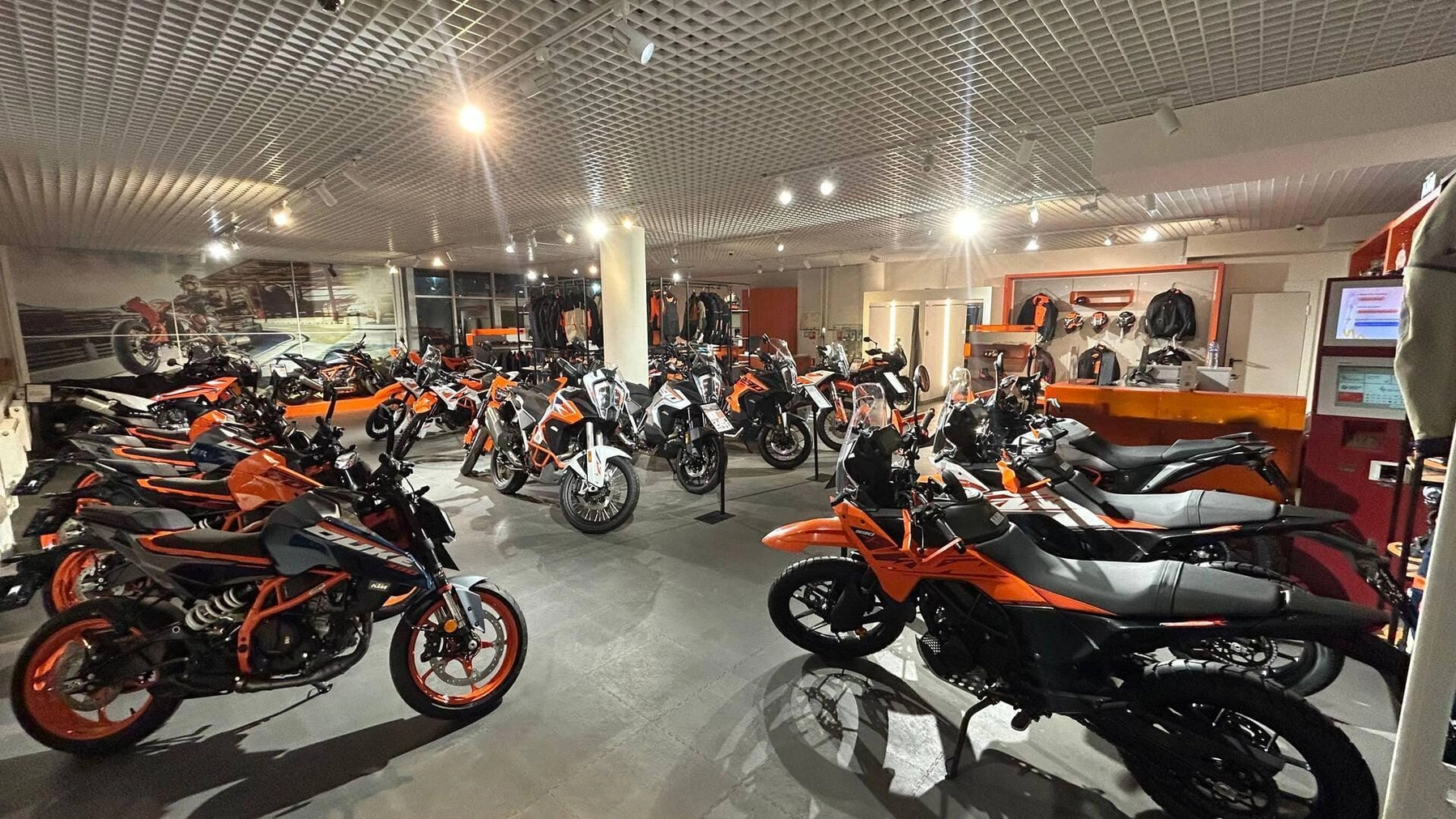 Дилерский центр