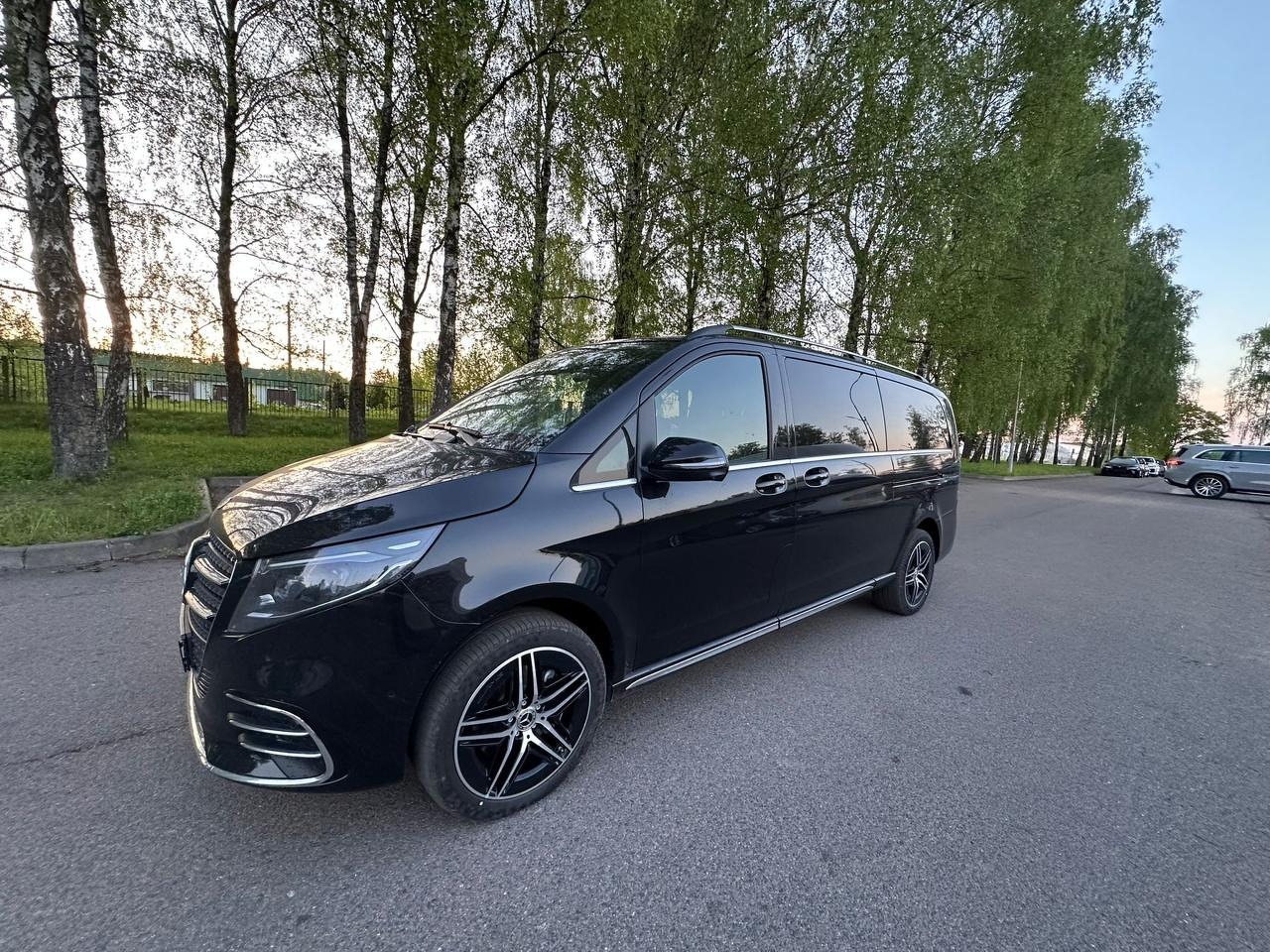 Mercedes-Benz V-Класс II (W447) [рестайлинг] 2.0d AT 4Matic Long (237 л.с.) Avantgarde Чёрный 2026 