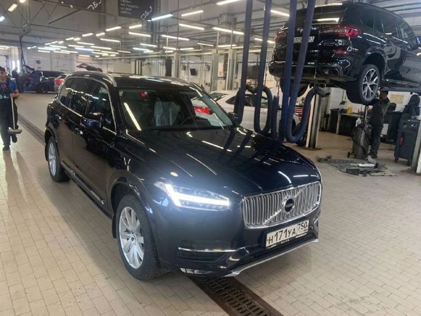 Автомобиль Volvo XC90 II поколение 2.0d AT 4WD (5 мест) (235 л.с.) Инскрипшн / inscription Синий 2018 с пробегом 73 991 км