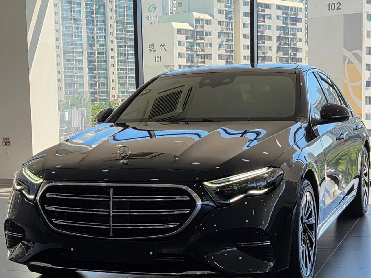 Автомобиль Mercedes-Benz E-Класс VI поколение (W214/S214) 2.0 AT 4Matic (258 л.с.) Exclusive Чёрный 2025 