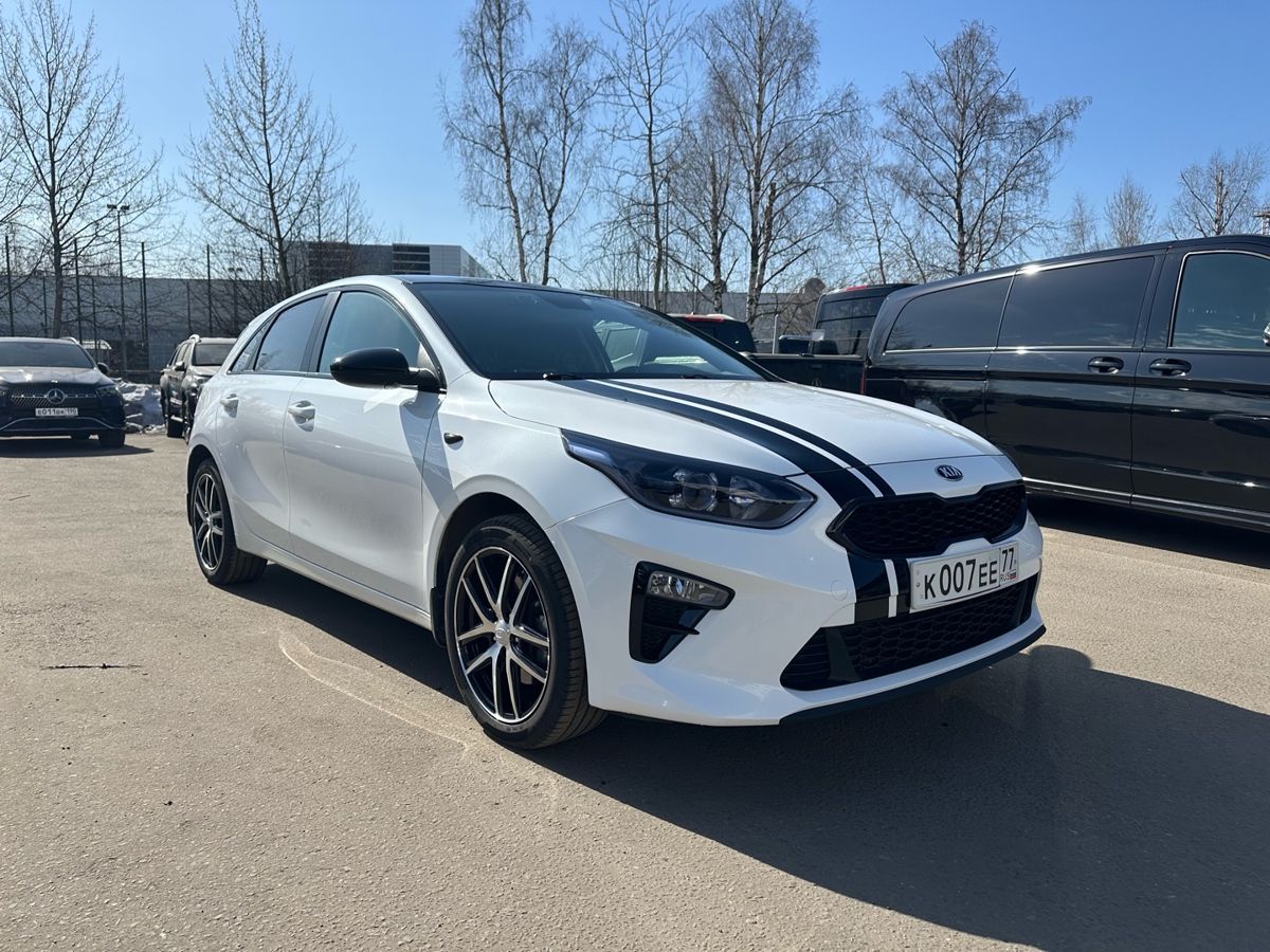Автомобиль Kia Ceed III поколение 1.6 AT (128 л.с.) Prestige Белый 2018 с пробегом 90 515 км