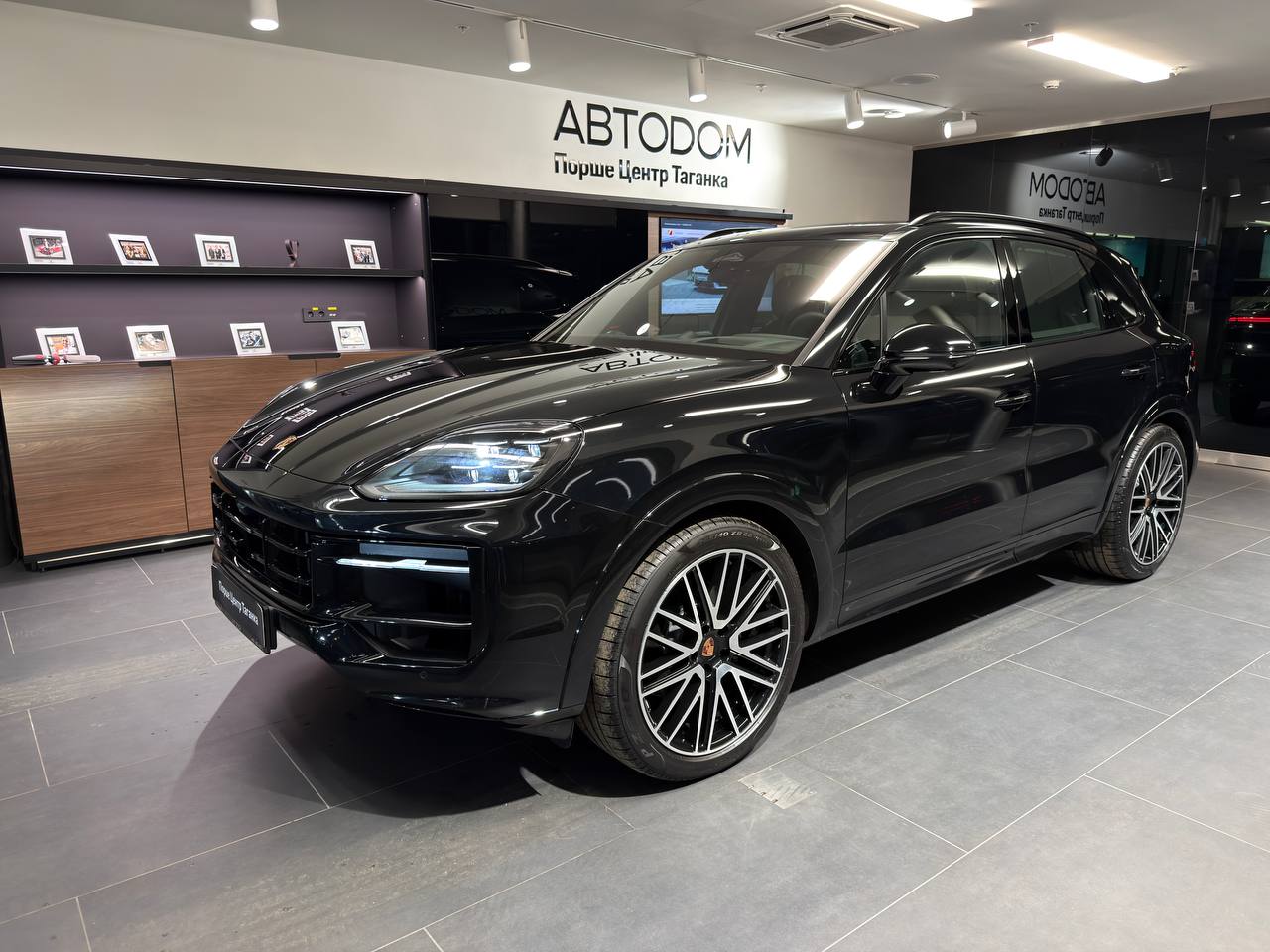 Автомобиль Porsche Cayenne III [рестайлинг] 3.0 AT 4WD (353 л.с.) Black Edition Чёрный 2025 