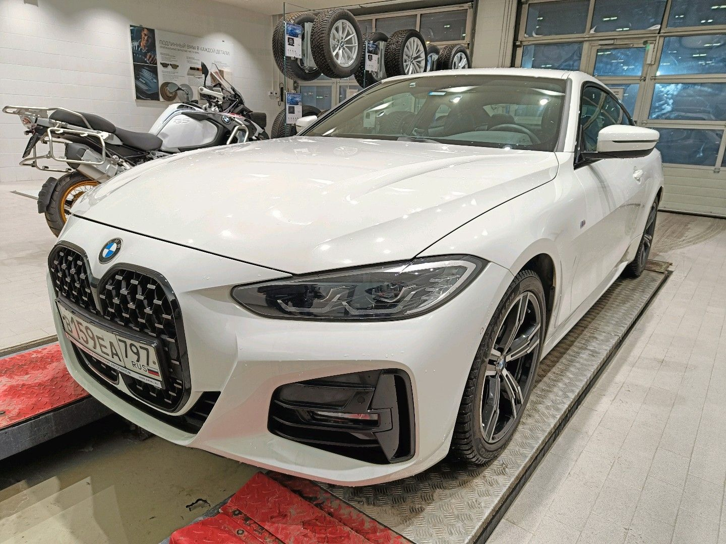 Автомобиль BMW 4 серии II поколение (G22/G23) 420 2.0d AT 4WD (190 л.с.) M Sport Pure Белый 2021 с пробегом 26847 км