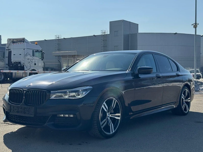 Автомобиль BMW 7 серии VI поколение (G11/G12) 730 3.0d AT 4WD (249 л.с.) M Sport SE Чёрный 2018 с пробегом 97 000 км