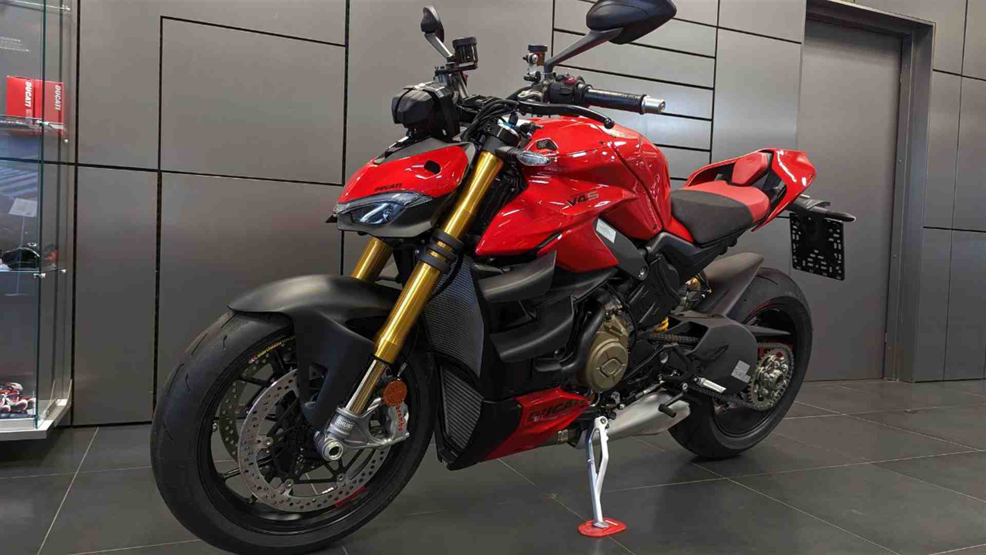 Ducati Streetfighter v2 2022 чёрный