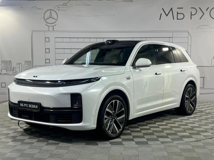 Автомобиль LiXiang L7 I поколение 1.5hyb AT 4WD (449 л.с.) Pro Белый 2023 с пробегом 18 000 км