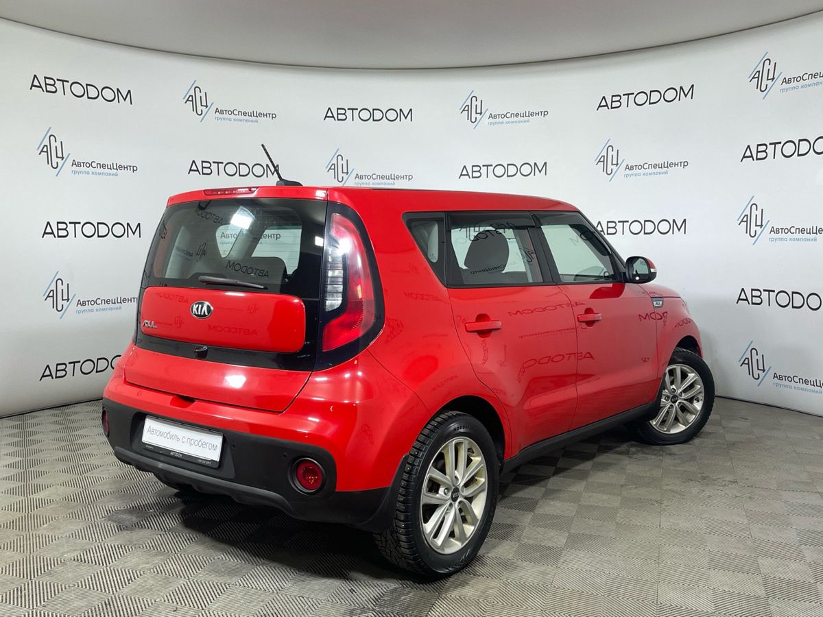 Автомобиль Kia Soul II [рестайлинг] 2.0 AT (150 л.с.) Luxe Красный 2019 с пробегом 170 656 км