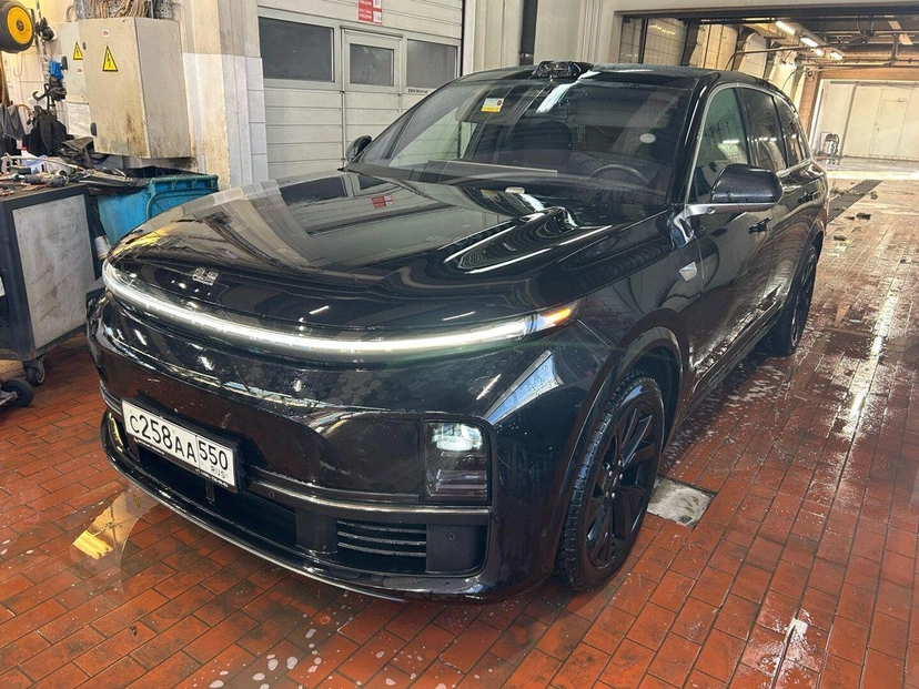 Автомобиль LiXiang L7 I поколение 1.5hyb AT 4WD (449 л.с.) Base Чёрный 2023 с пробегом 51 300 км