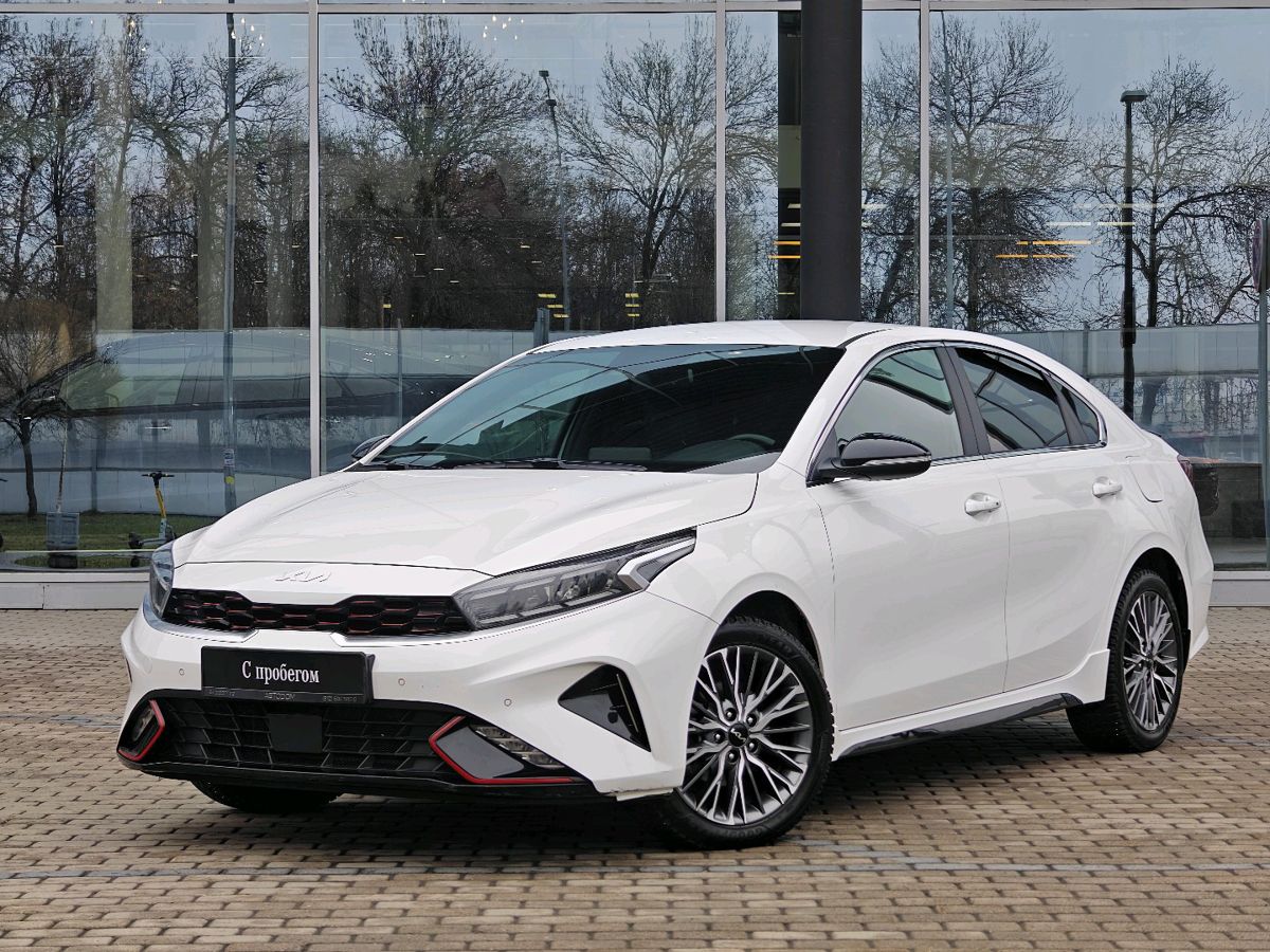 Автомобиль Kia Cerato IV поколение 2.0 AT (150 л.с.) GT Line+ Белый 2022 с пробегом 46 706 км