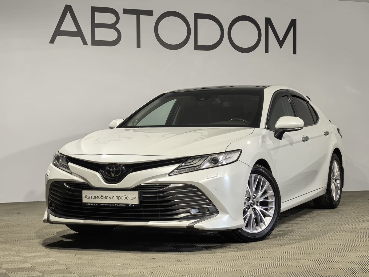 Автомобиль Toyota Camry VIII поколение (XV70) 3.5 AT (249 л.с.) Люкс Safety Белый 2020 с пробегом 88 342 км