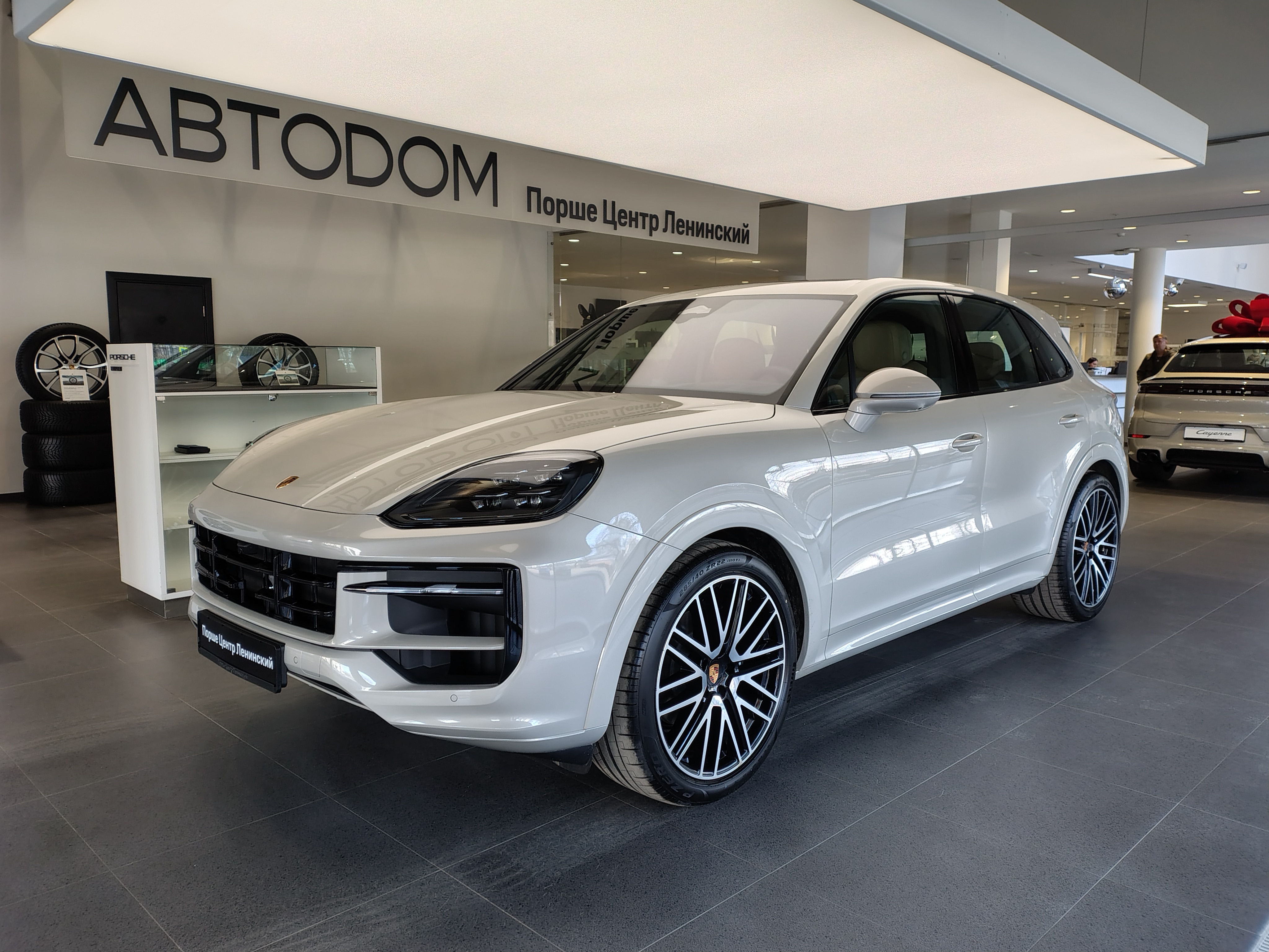 Автомобиль Porsche Cayenne III [рестайлинг] 3.0 AT 4WD (353 л.с.) Black Edition Бежевый  