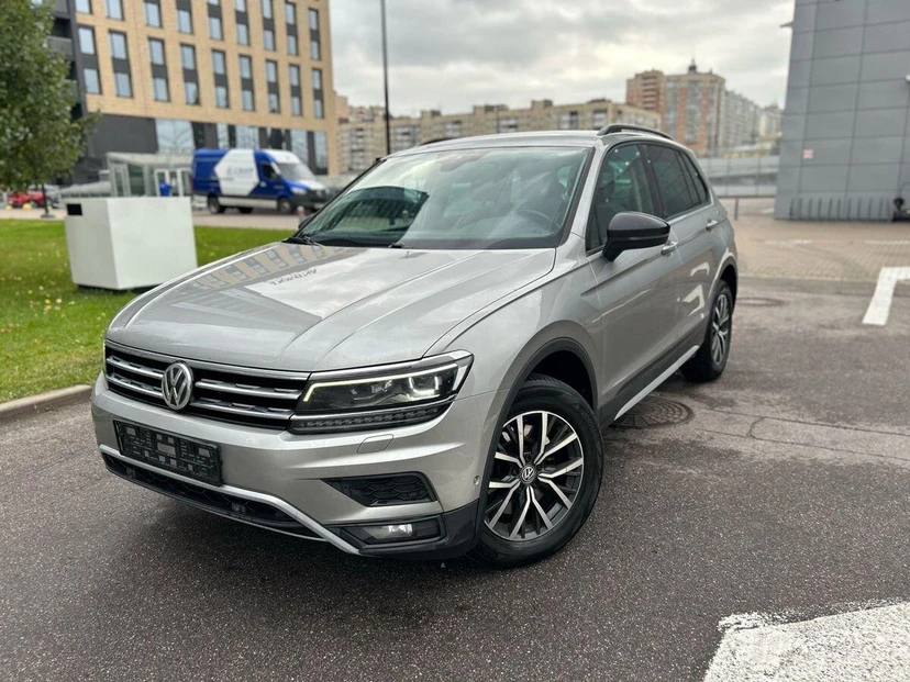 Volkswagen Tiguan II поколение 2.0 AMT 4WD (180 л.с.) Offroad Серый 2019 с пробегом 122 687 км