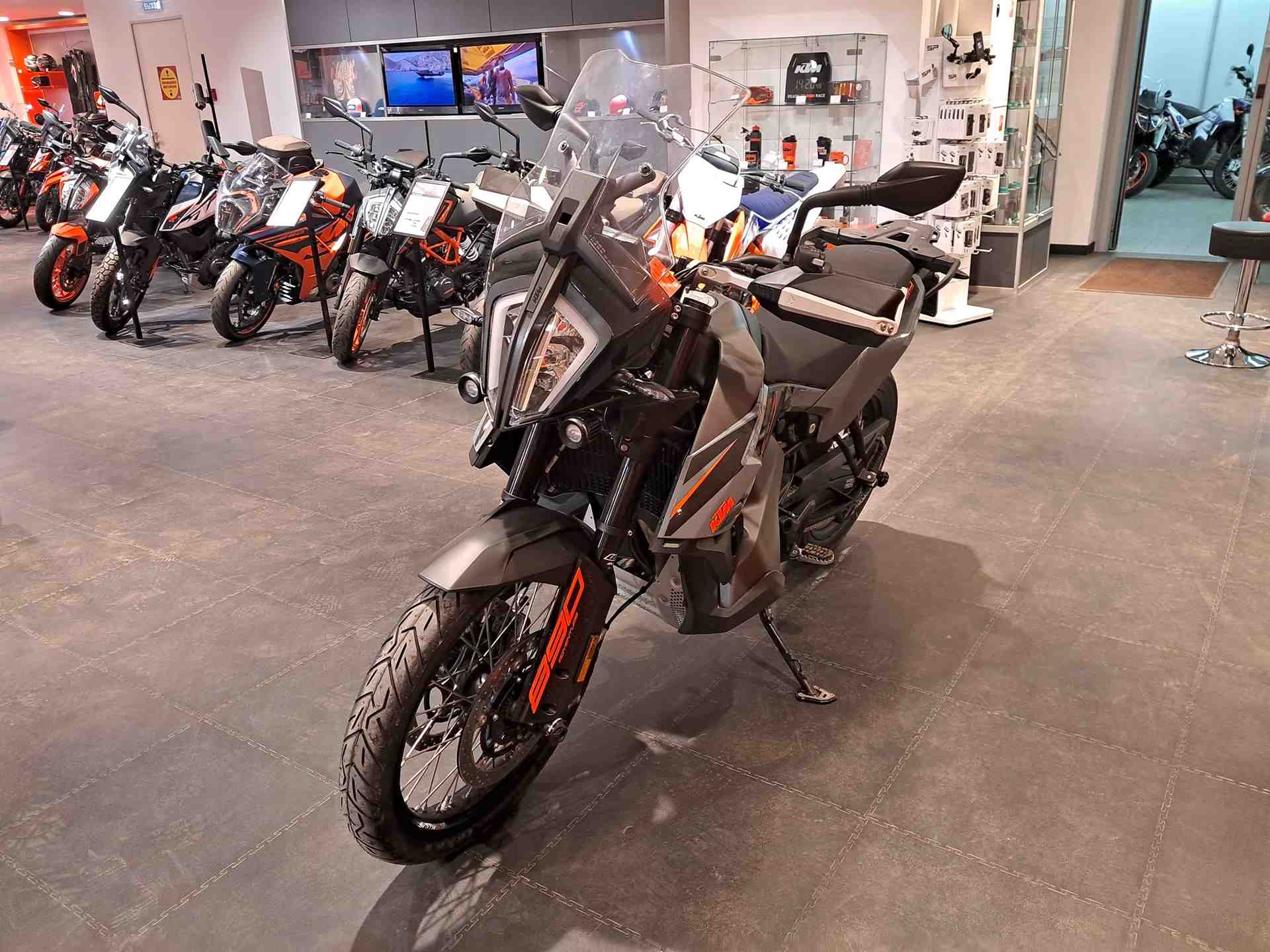 Мотоцикл KTM 890 Adventure I поколение 890 Adventure Base Черный 2021 с пробегом 2200 км