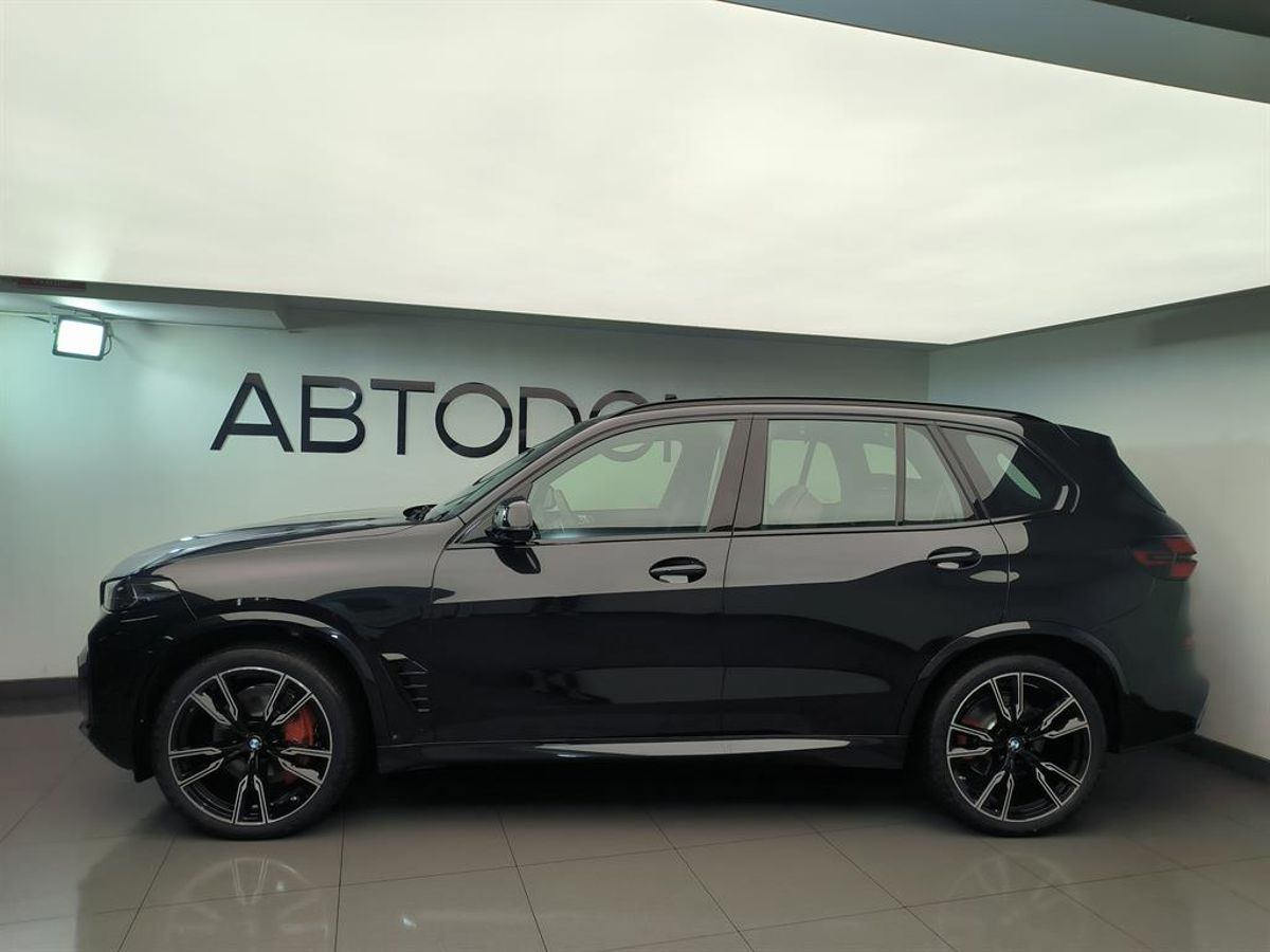 Автомобиль BMW X5 IV (G05) [рестайлинг] 3.0 AT 4WD (381 л.с.) M Sport Чёрный 2025 