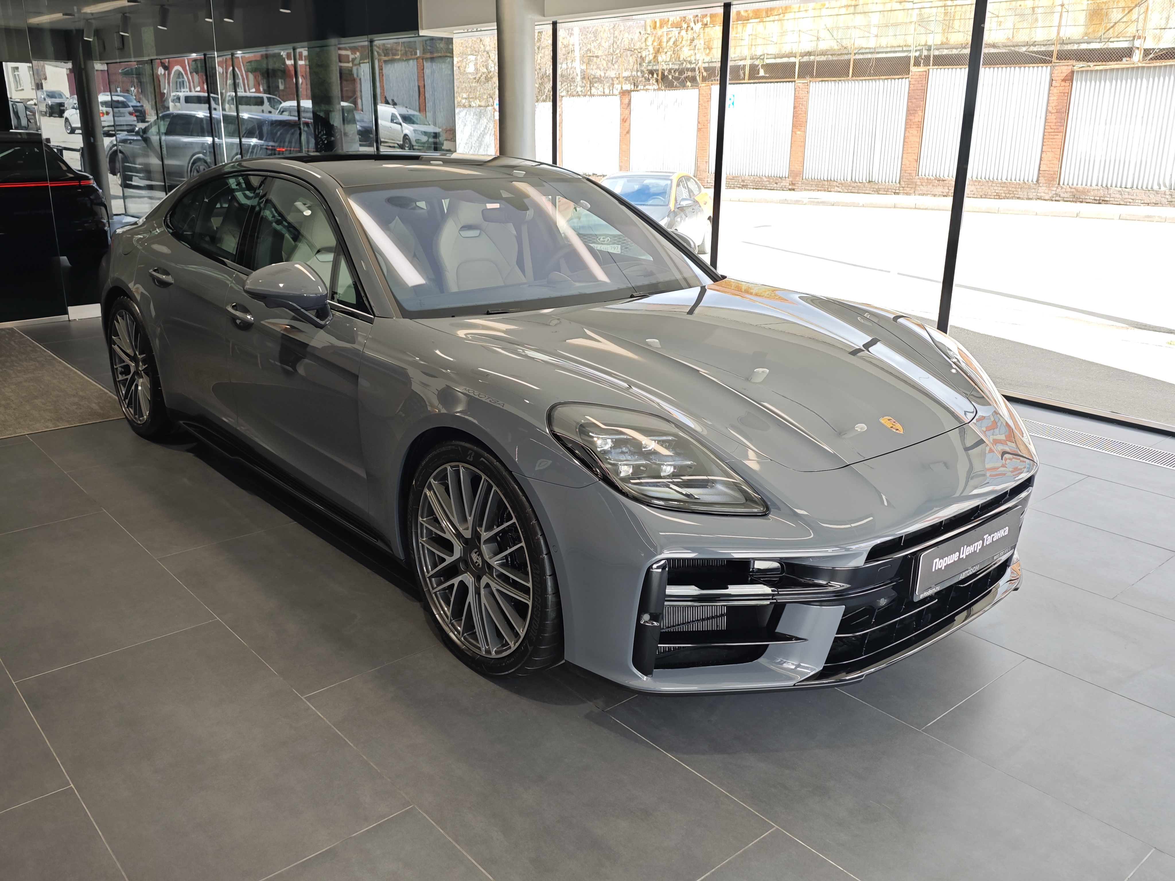 Автомобиль Porsche Panamera III поколение 4 2.9 AMT 4WD (353 л.с.) 4 Серый 2025 