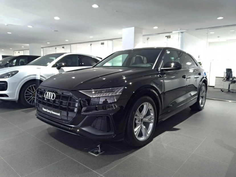 Автомобиль Audi Q8 I поколение 3.0d AT 4WD (231 л.с.) Base Чёрный 2023 с пробегом 29 км