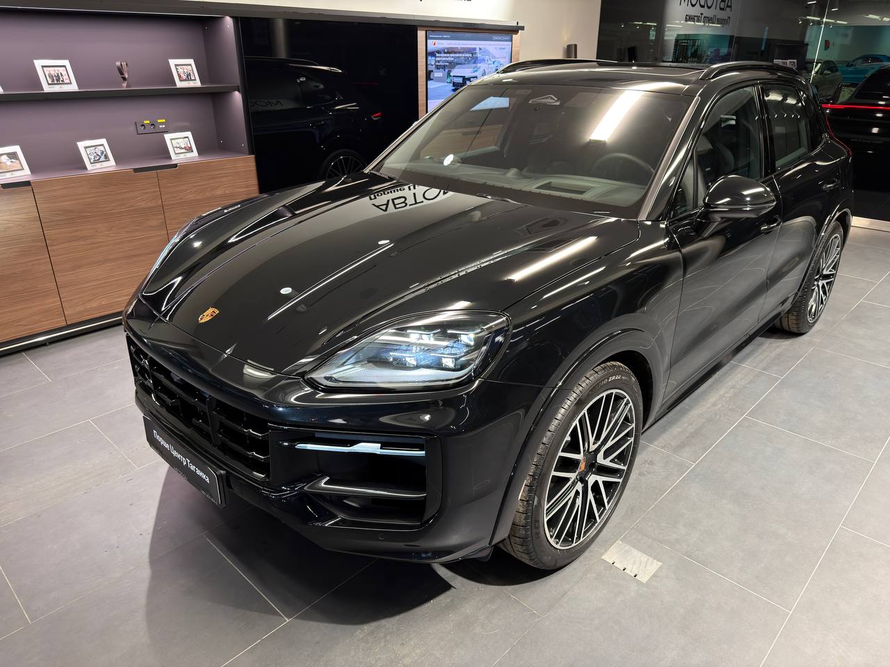 Автомобиль Porsche Cayenne III [рестайлинг] 3.0 AT 4WD (353 л.с.) Black Edition Чёрный 2025 