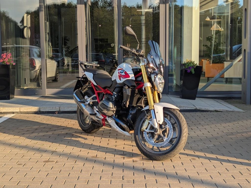 Мотоцикл BMW Motorrad R 1200 R III поколение R 1200 R Base Белый 2015 с пробегом 5 212 км