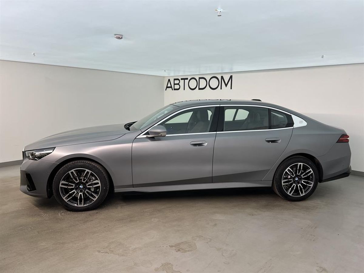 Автомобиль BMW 5 серии VIII поколение (G60) 2.0 AT 4WD (258 л.с.) M Sport Серый 2025 