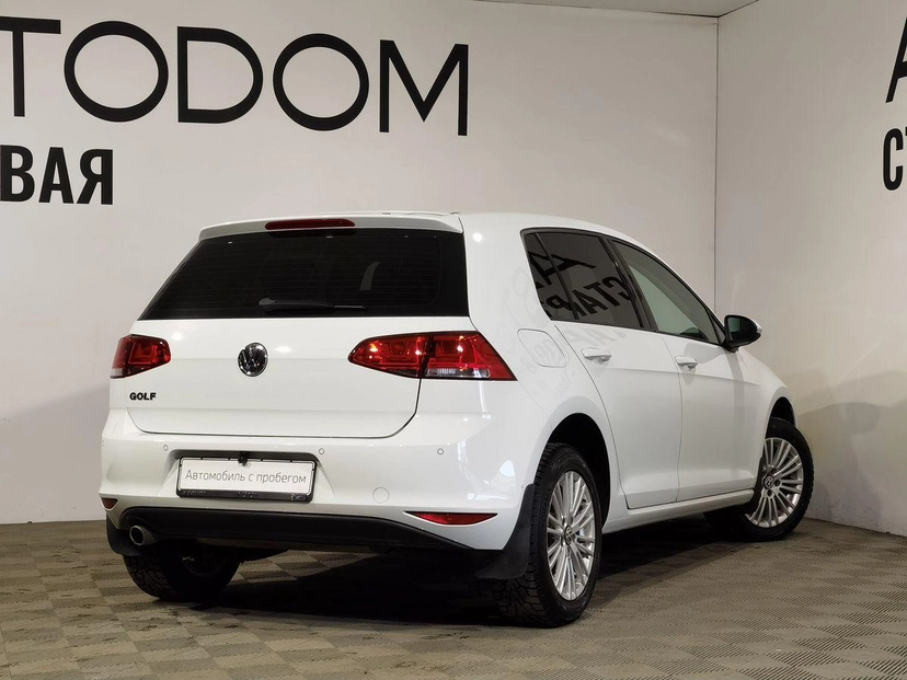Автомобиль Volkswagen Golf VII поколение 1.6 AT (110 л.с.) Comfortline Белый 2014 с пробегом 75 257 км