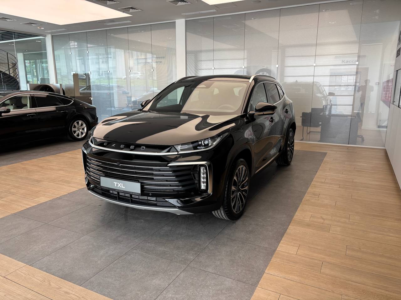 Автомобиль EXEED TXL I [2-й рестайлинг] 2.0 AT 4WD (197 л.с.) Flagship Чёрный 2024 