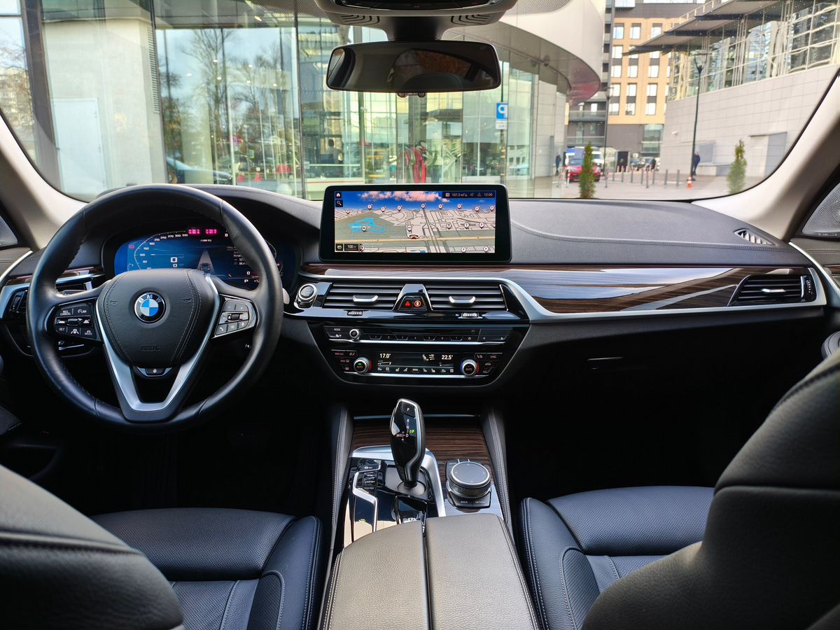 Автомобиль BMW 5 серии VII (G30/G31) [рестайлинг] 530 3.0d AT 4WD (286 л.с.) Base Серый 2020 с пробегом 79 999 км