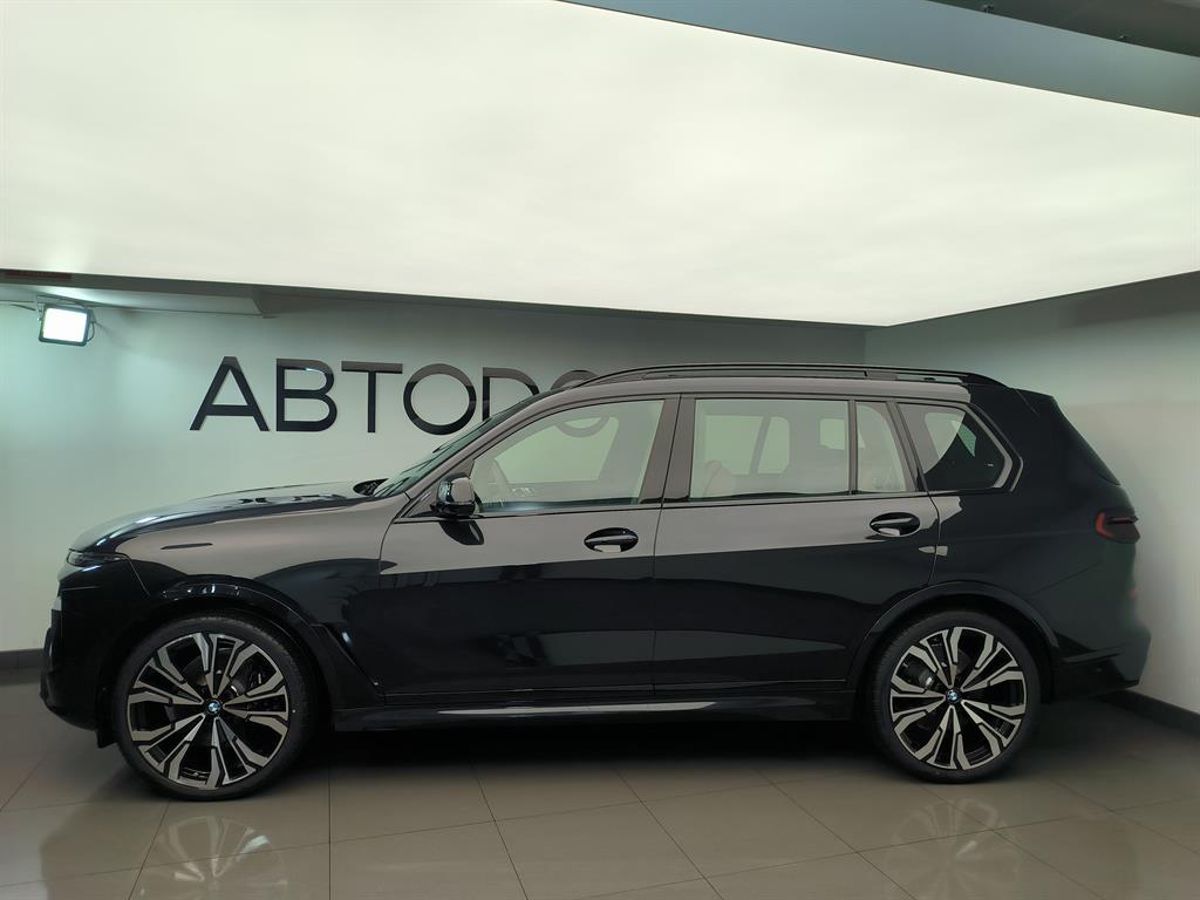 Автомобиль BMW X7 I (G07) [рестайлинг] 3.0d AT 4WD (340 л.с.) M Sport Pro Чёрный 2025 