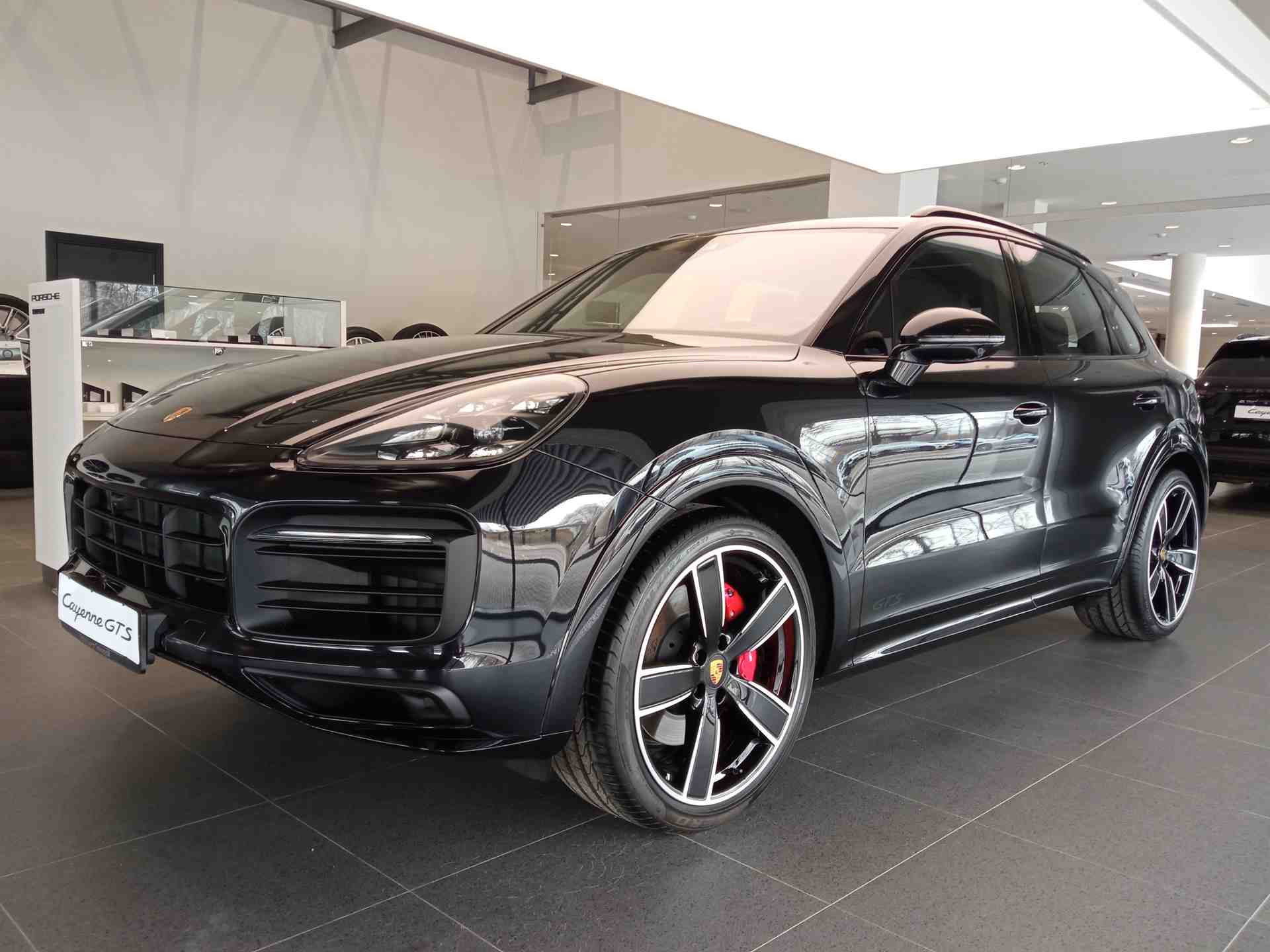 Купить Porsche Cayenne GTS 4.0 AT 4WD (460 л.с.) GTS Чёрный новый /  К-7-9434 в наличии по цене 18 741 000 руб в АВТОДОМ - официальный дилер