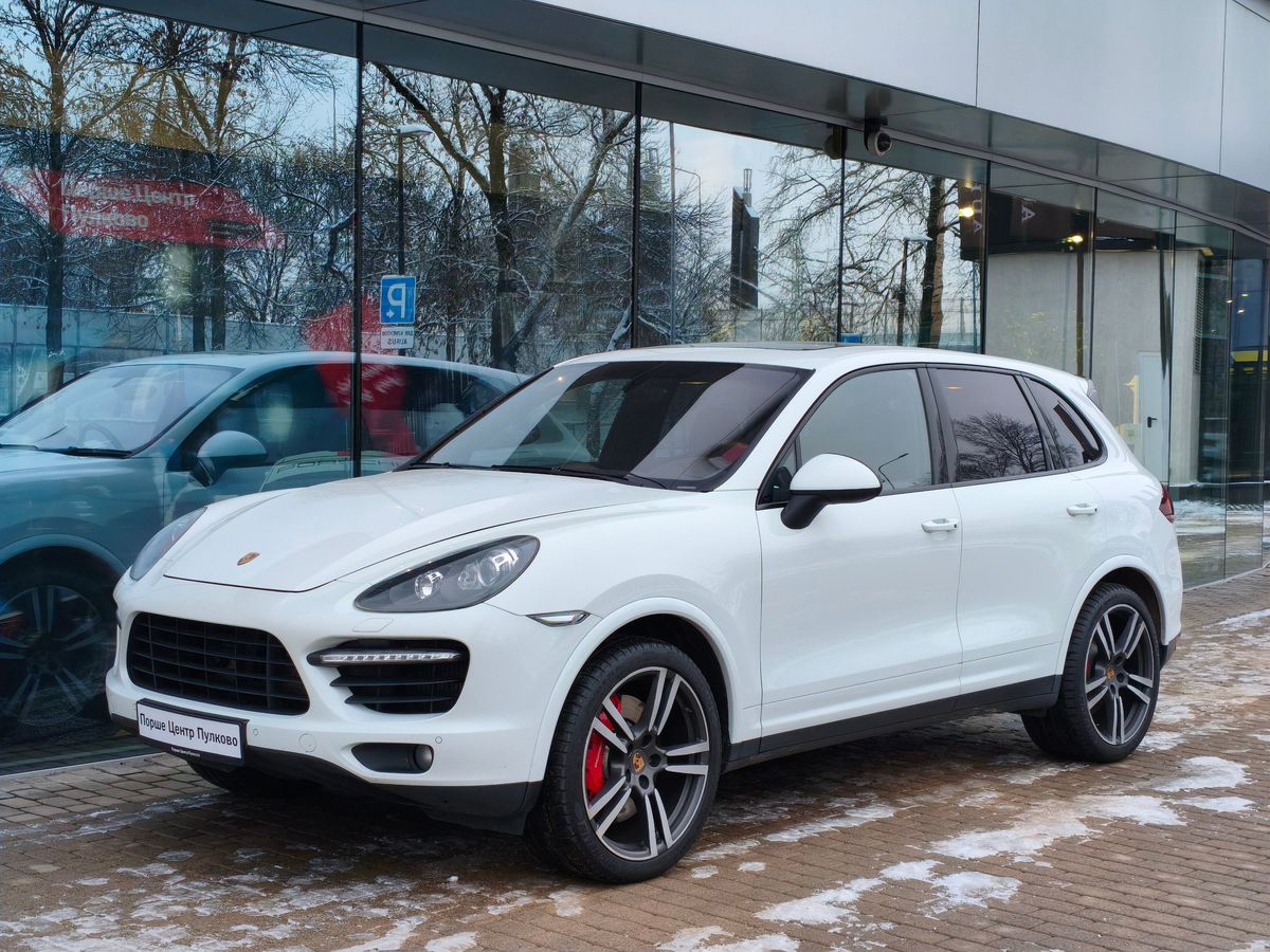 Автомобиль Porsche Cayenne II поколение (958) Turbo 4.8 AT 4WD (500 л.с.) Turbo Белый 2013 с пробегом 140 000 км