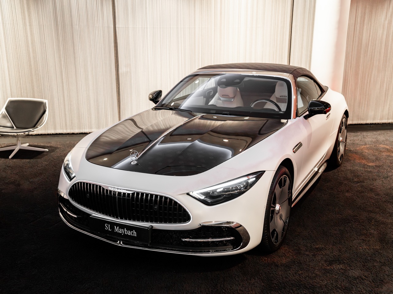 Автомобиль Mercedes-Benz Maybach SL I поколение 4.0 AT 4WD (585 л.с.) Ambience Белый 2025 
