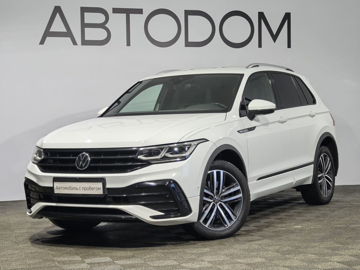 Автомобиль Volkswagen Tiguan II [рестайлинг] 2.0 AMT 4WD (220 л.с.) R-Line Белый 2021 с пробегом 113 900 км