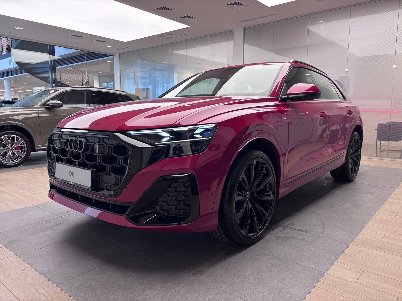 Автомобиль Audi Q8 I (4M) [рестайлинг] 3.0d AT 4WD (249 л.с.) 45 TDI Красный 2025 